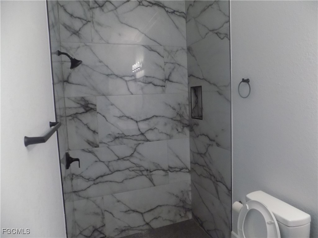 2992 Douglas Avenue Fort Myers, FL 33916 - Photo 34 of 50