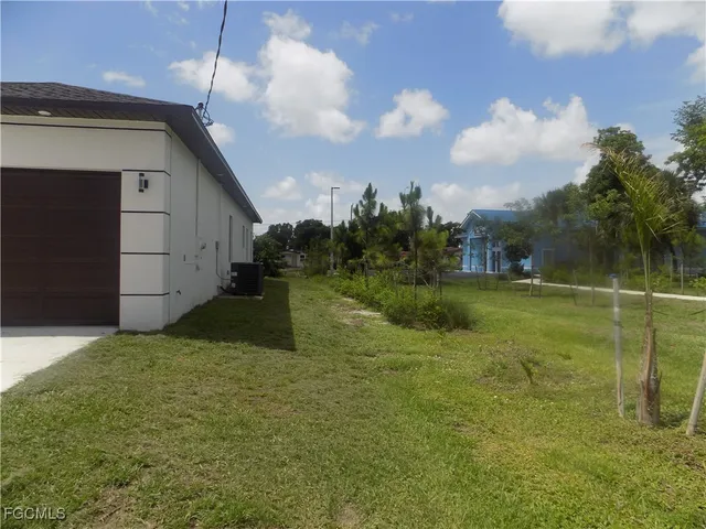 $340,000 | 2992 Douglas Avenue, Fort Myers, FL 33916