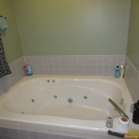 29463 Meadow Ridge South Farmington Hills, MI 48334 - Photo 22 of 33