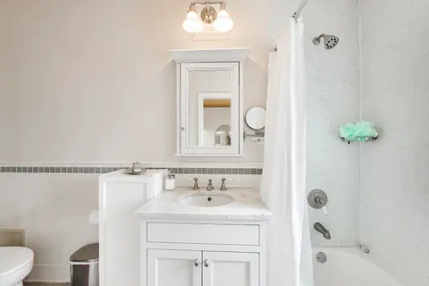 $549,500 | 480 Sheridan Road, Unit 3, Evanston, IL 60202