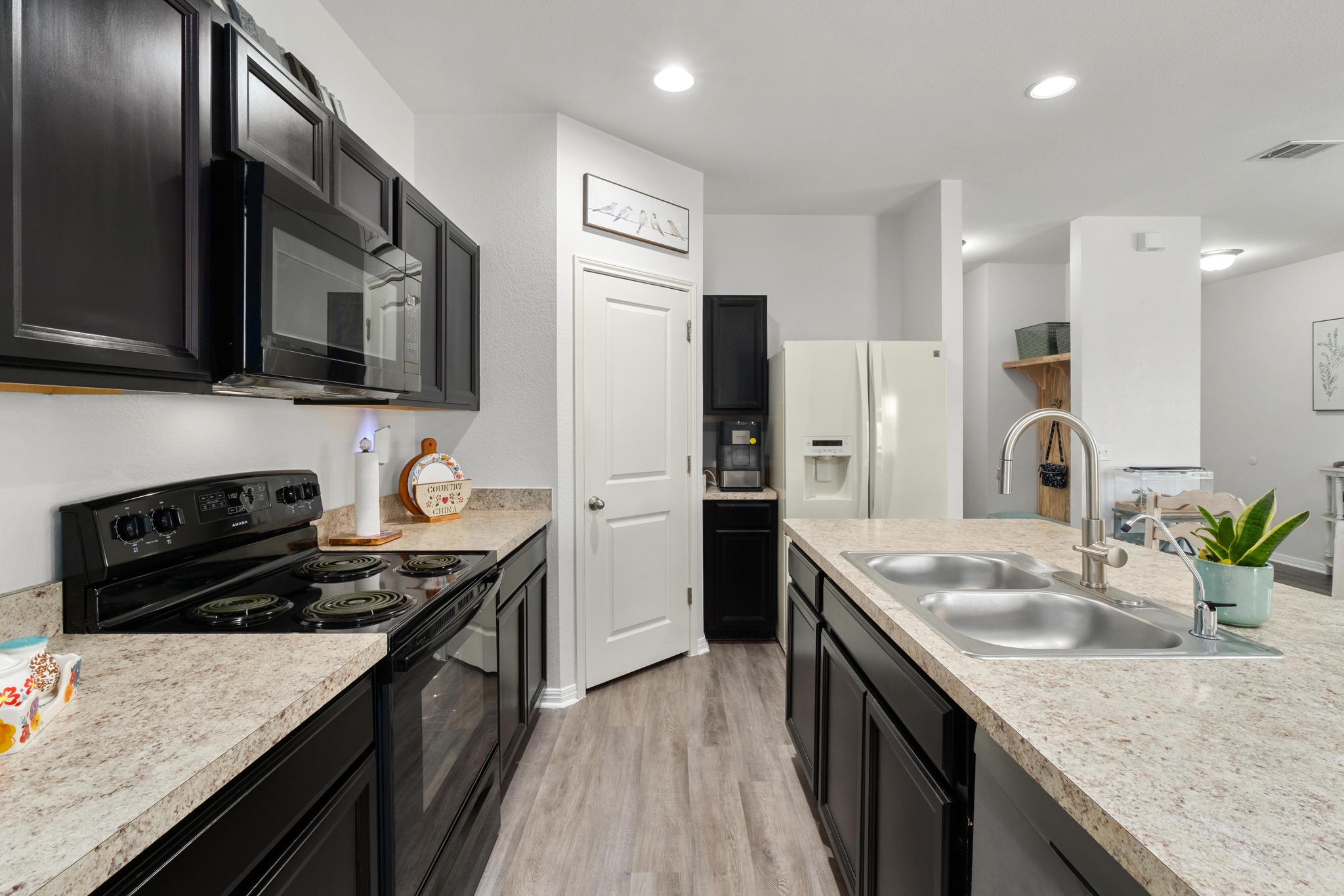 420 Seneca Loop Kyle, TX 78640 - Photo 10 of 26 Walk-in Pantry behind door