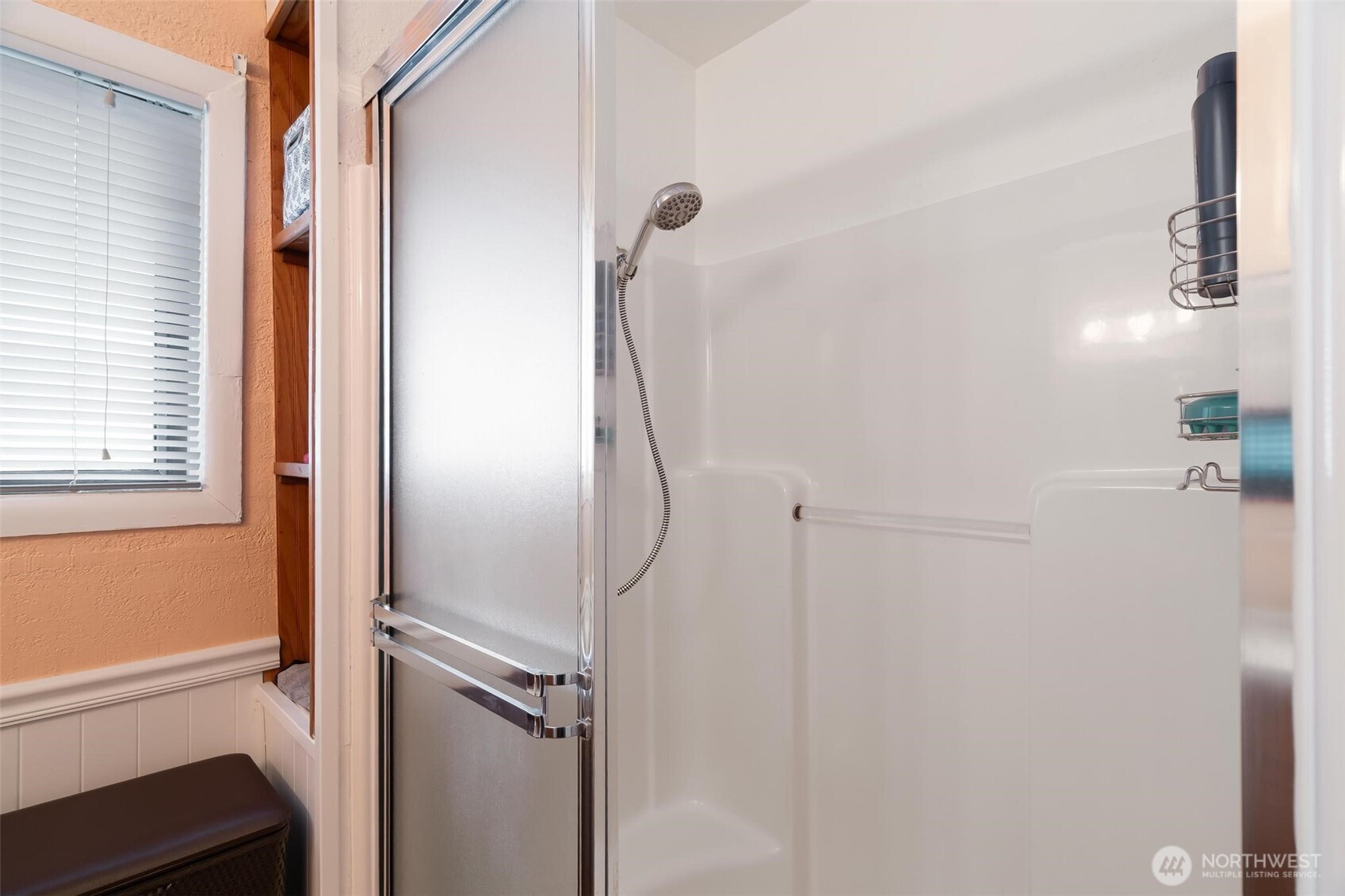 211 30th Street Hoquiam, WA 98550 - Photo 16 of 24 a bathroom with a shower