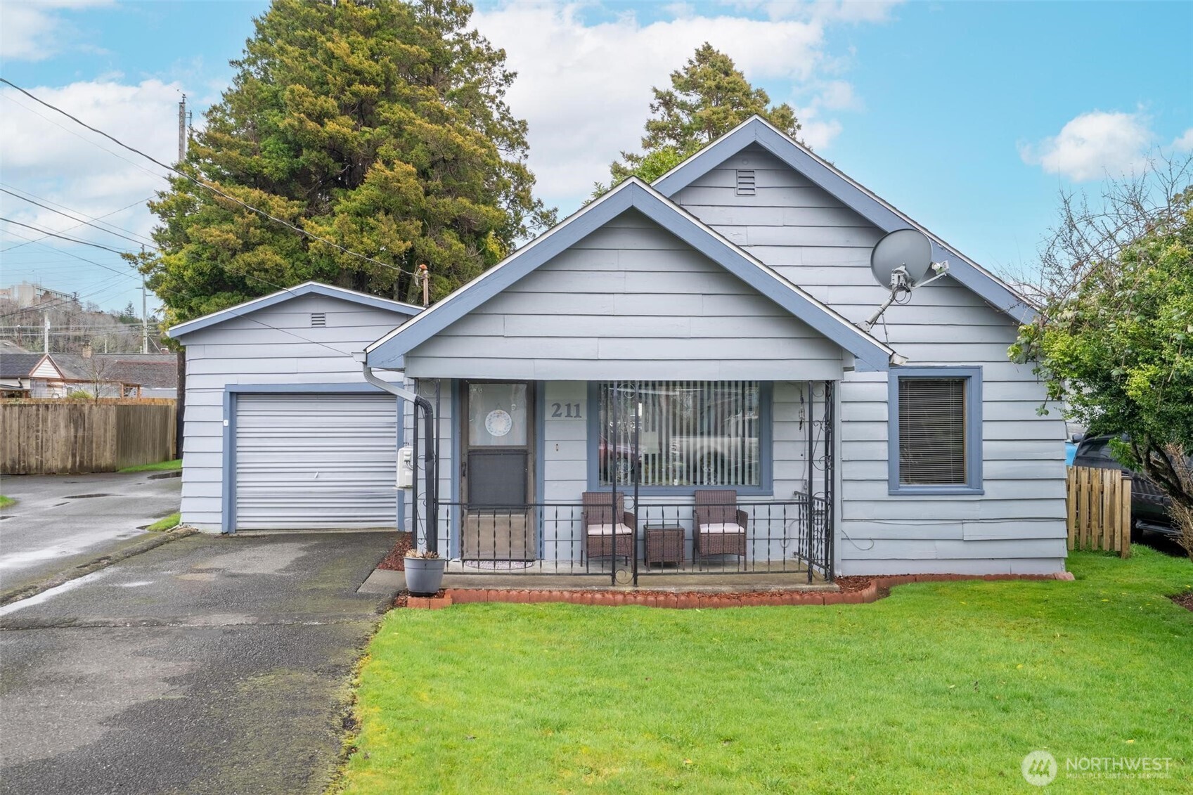 211 30th Street Hoquiam, WA 98550 - Photo 23 of 24 a front view of a house with a yard and porch