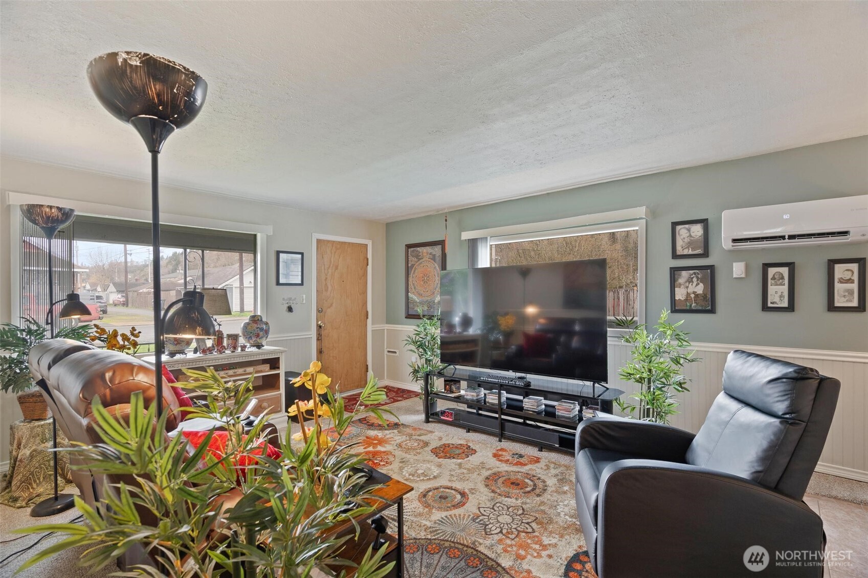 211 30th Street Hoquiam, WA 98550 - Photo 4 of 24 a living room with furniture and a flat screen tv