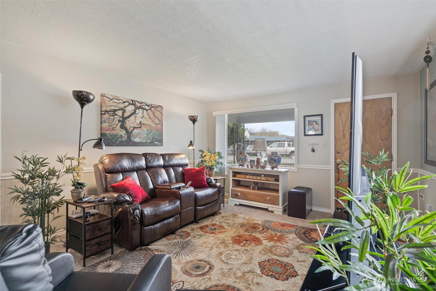 211 30th Street Hoquiam, WA 98550 - Photo 5 of 24 a living room with furniture plant and a window