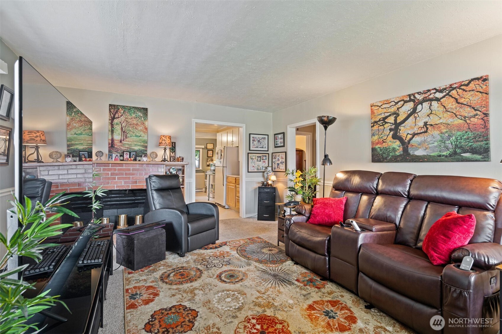 211 30th Street Hoquiam, WA 98550 - Photo 7 of 24 a living room with furniture and a large window