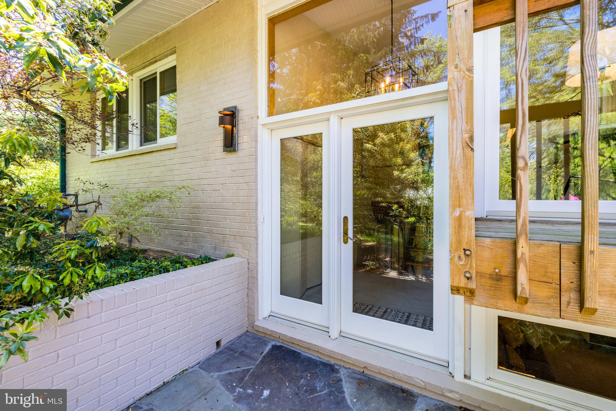 7501 Hamilton Spring Road Bethesda, MD 20817 - Photo 4 of 45