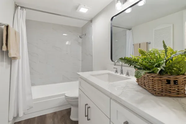 $235,000 | 14715 Barryknoll Lane, Unit 132, Houston, TX 77079