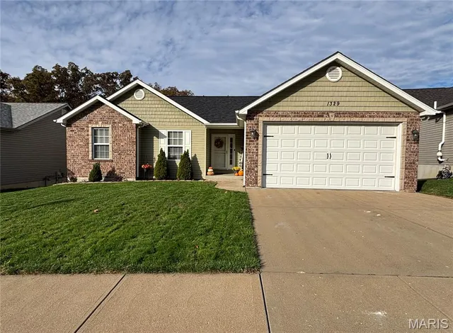 $299,000 | 1329 Farnman Drive, Herculaneum, MO 63048