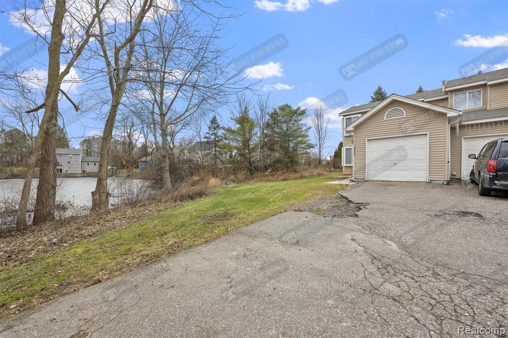 2249 South Commerce Road Walled Lake, MI 48390 - Photo 4 of 26