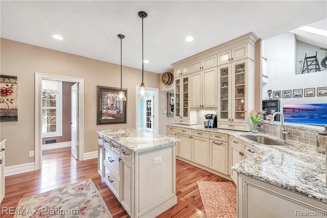 606 South Hacker Road Brighton, MI 48114 - Photo 15 of 42 New Granite Countertops ~ Large Prep Island
