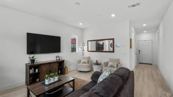 $817,900 | 6083 Oak Leaf Place, Rohnert Park, CA 94928