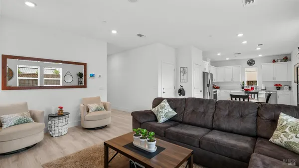 $817,900 | 6083 Oak Leaf Place, Rohnert Park, CA 94928