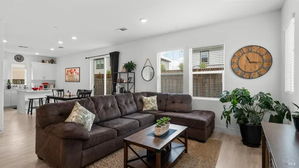 $817,900 | 6083 Oak Leaf Place, Rohnert Park, CA 94928