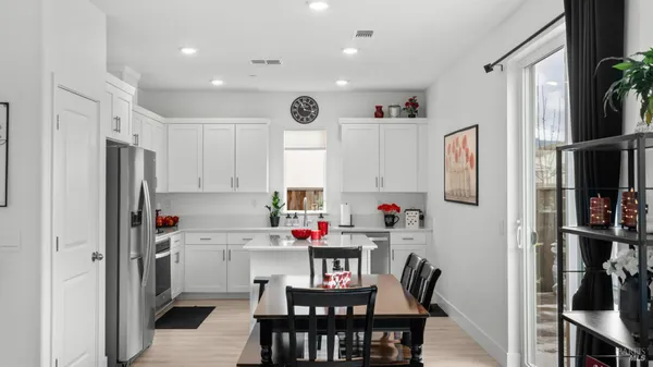 $817,900 | 6083 Oak Leaf Place, Rohnert Park, CA 94928