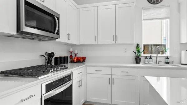 $817,900 | 6083 Oak Leaf Place, Rohnert Park, CA 94928