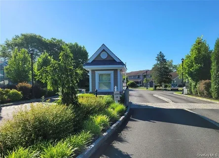$599,000 | 91 Hidden Ponds Circle, Smithtown, NY 11787