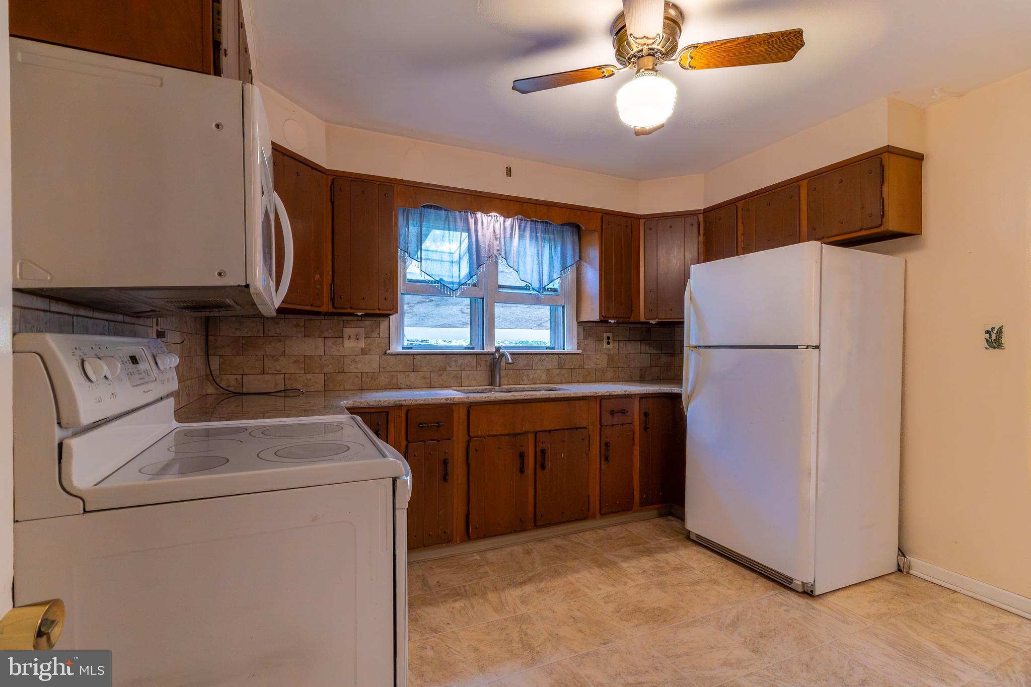 129 South Mill Street Lebanon, PA 17042 - Photo 6 of 17 All appliances stay