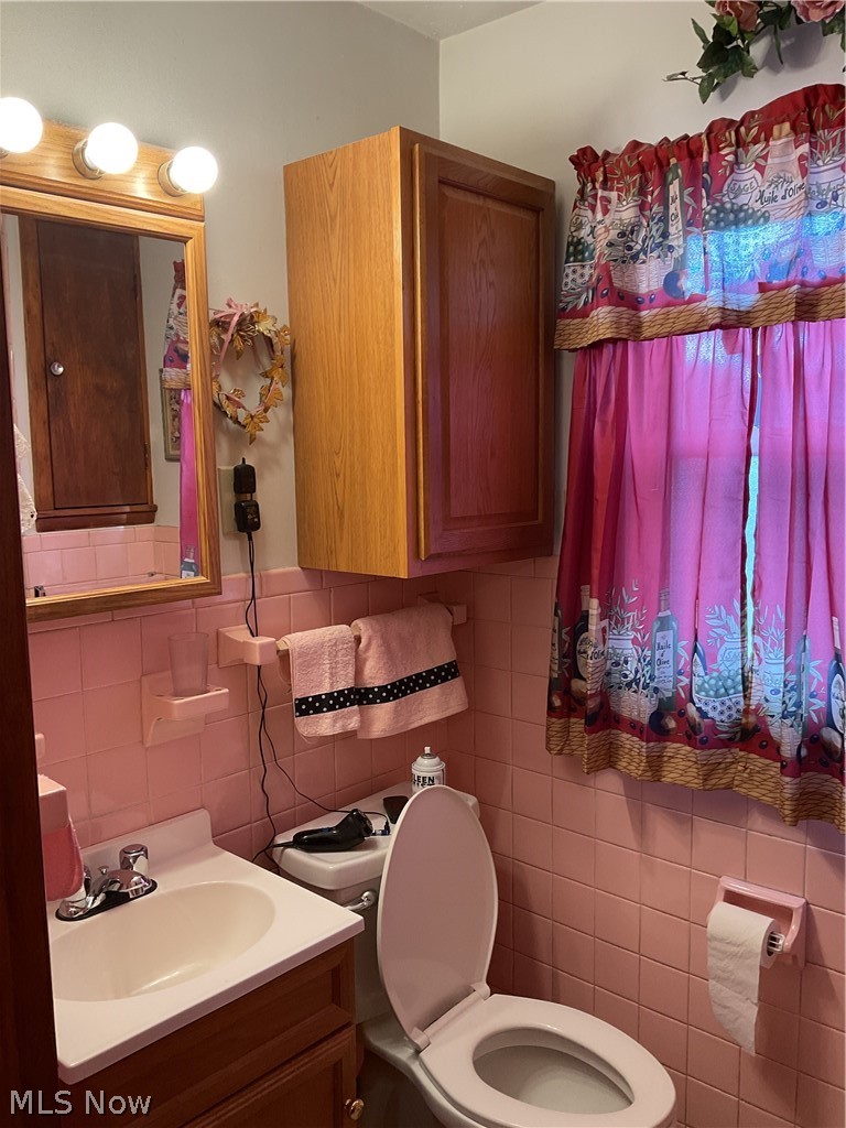 608 Riverside Drive St. Marys, WV 26170 - Photo 13 of 17 Master Bath