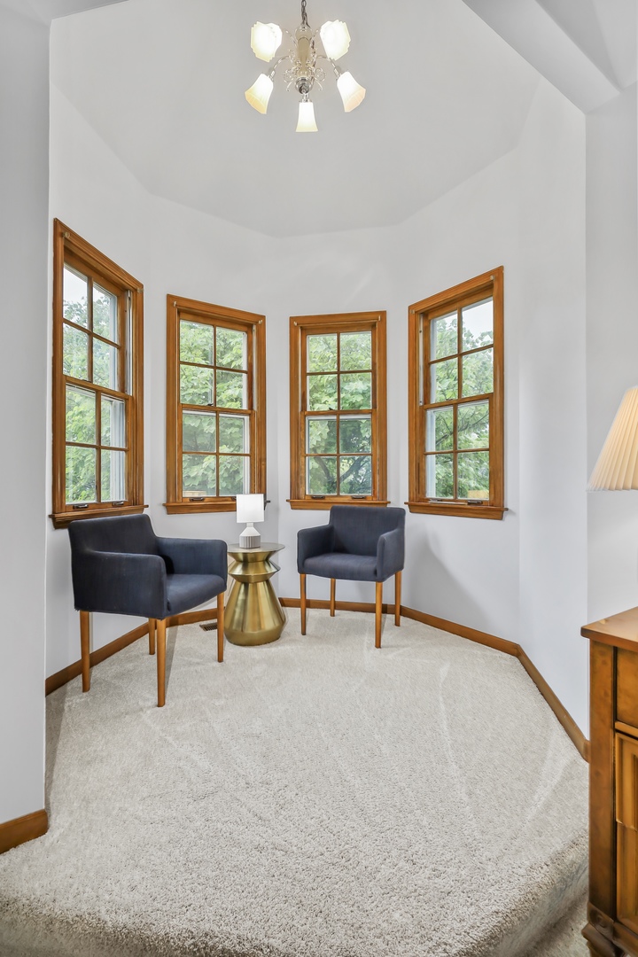 1091 Danforth Drive Batavia, IL 60510 - Photo 20 of 40 a living room with furniture and a large window