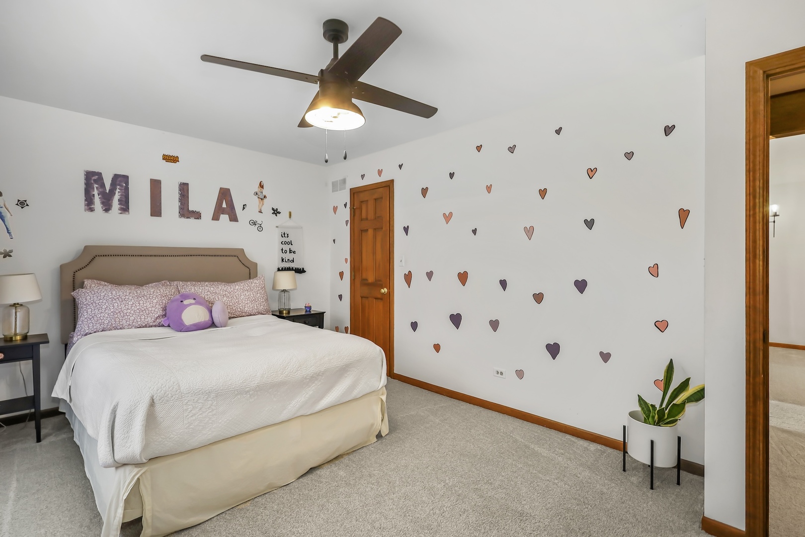 1091 Danforth Drive Batavia, IL 60510 - Photo 25 of 40 a bedroom with a bed and a painting on the wall