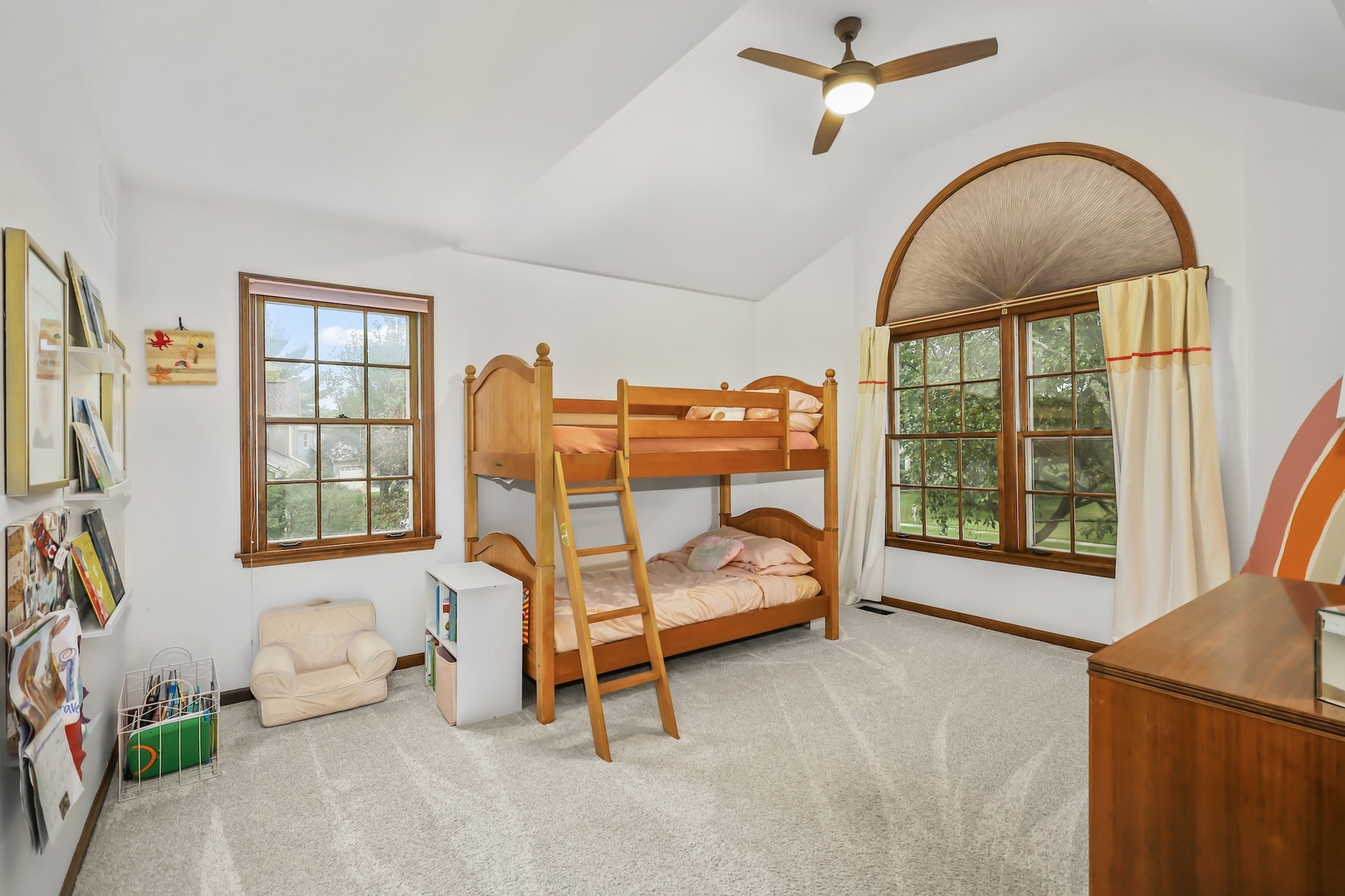 1091 Danforth Drive Batavia, IL 60510 - Photo 26 of 40 a bedroom with a bed and a window