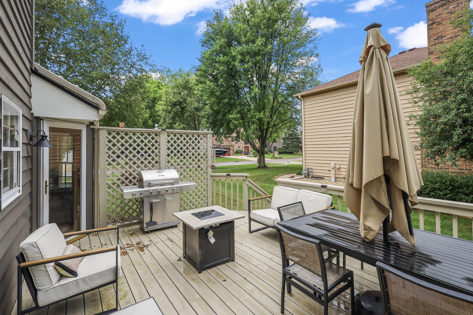 1091 Danforth Drive Batavia, IL 60510 - Photo 30 of 40 a view of a patio with couple of chairs
