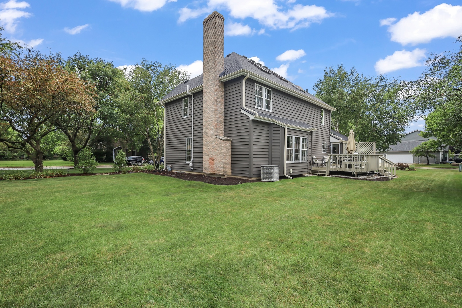 1091 Danforth Drive Batavia, IL 60510 - Photo 33 of 40 a front view of house with yard and green space