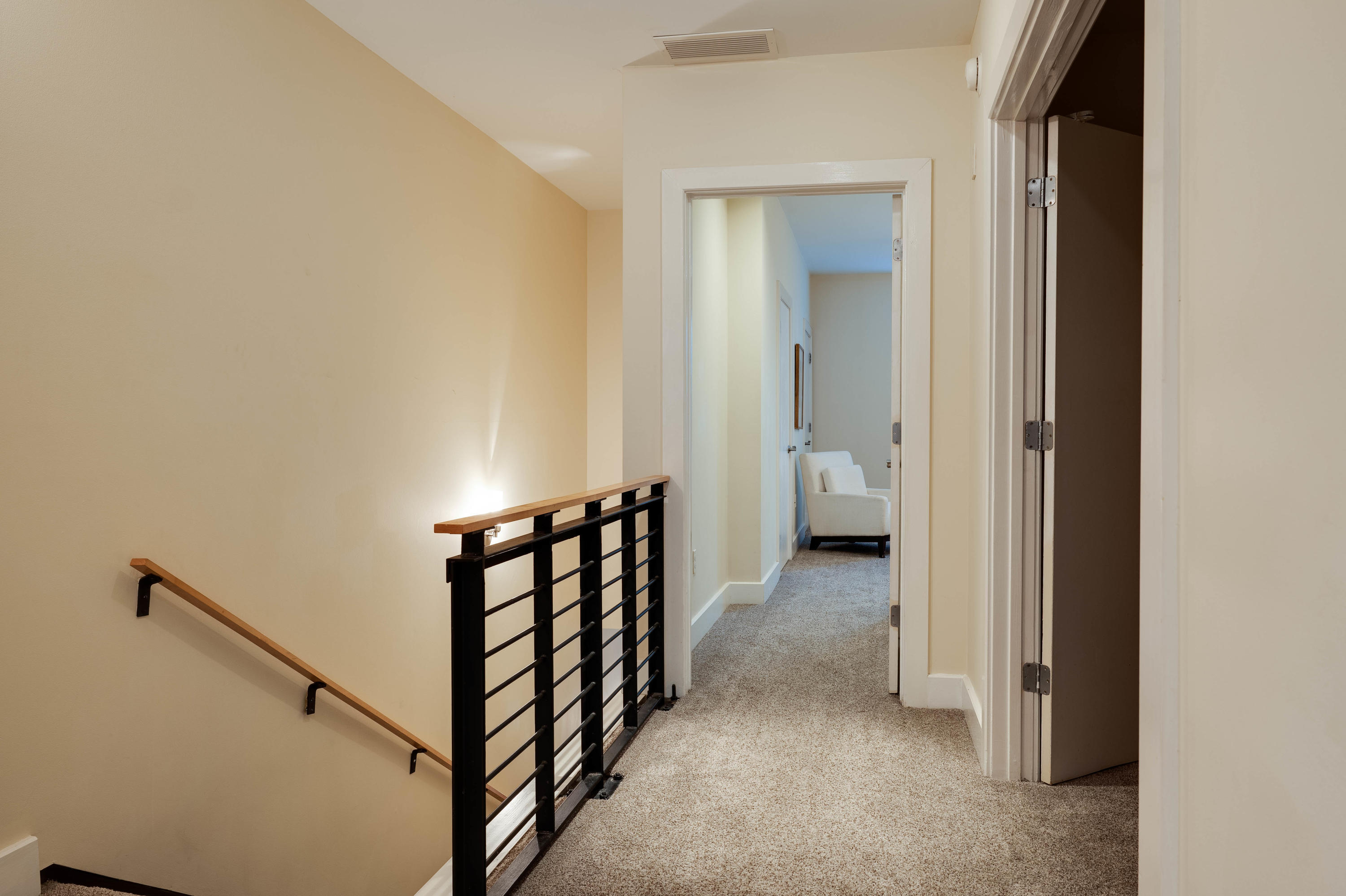 1661 Riverside Avenue, Unit 104 Jacksonville, FL 32204 - Photo 20 of 33 Hallway