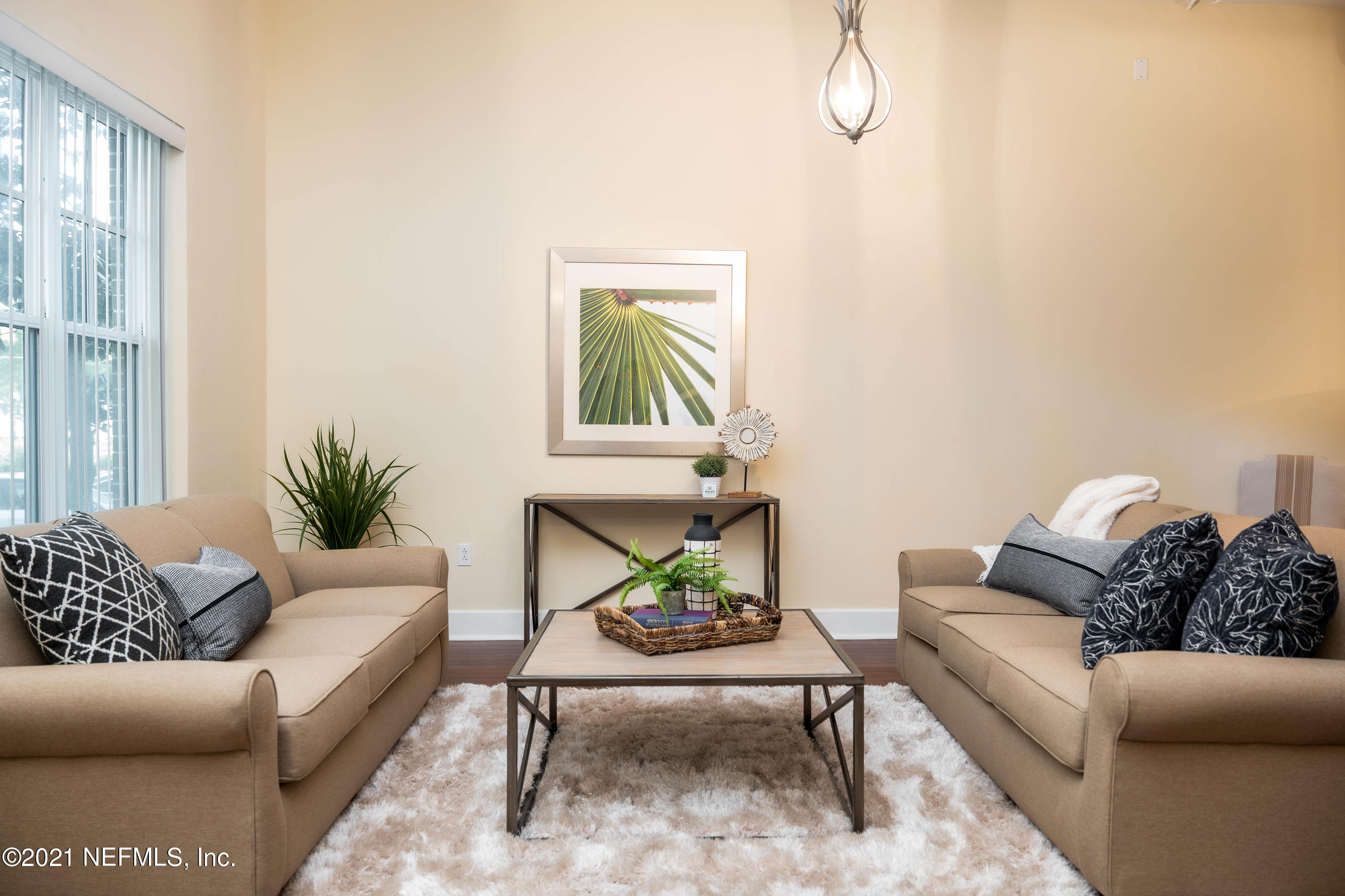 1661 Riverside Avenue, Unit 104 Jacksonville, FL 32204 - Photo 2 of 33 Living Room