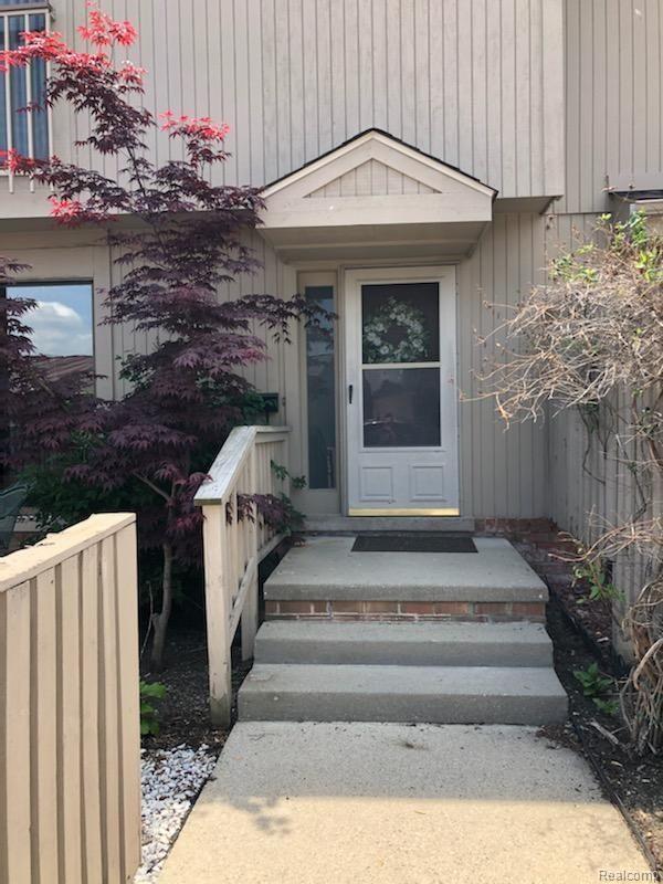 769 Oak Brook Ridge Drive, Unit 120 Rochester, MI 48307 - Photo 2 of 27 Entry