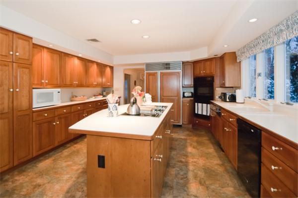 25 Solomon Pierce Road Lexington, MA 02420 - Photo 5 of 13 Gallery Image 5