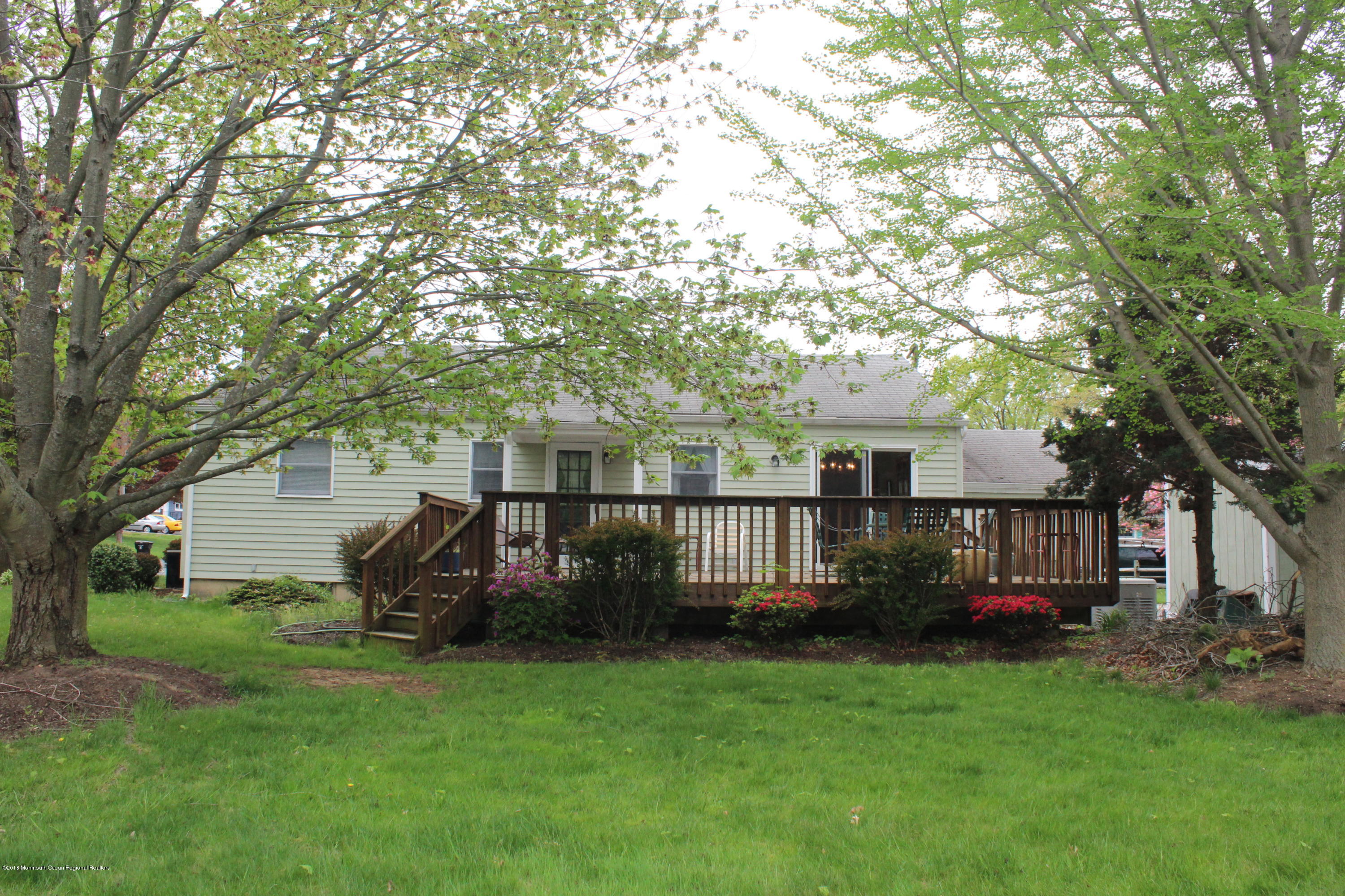 323 Edgemoor Road Belford, NJ 07718 - Photo 17 of 20 IMG_9111