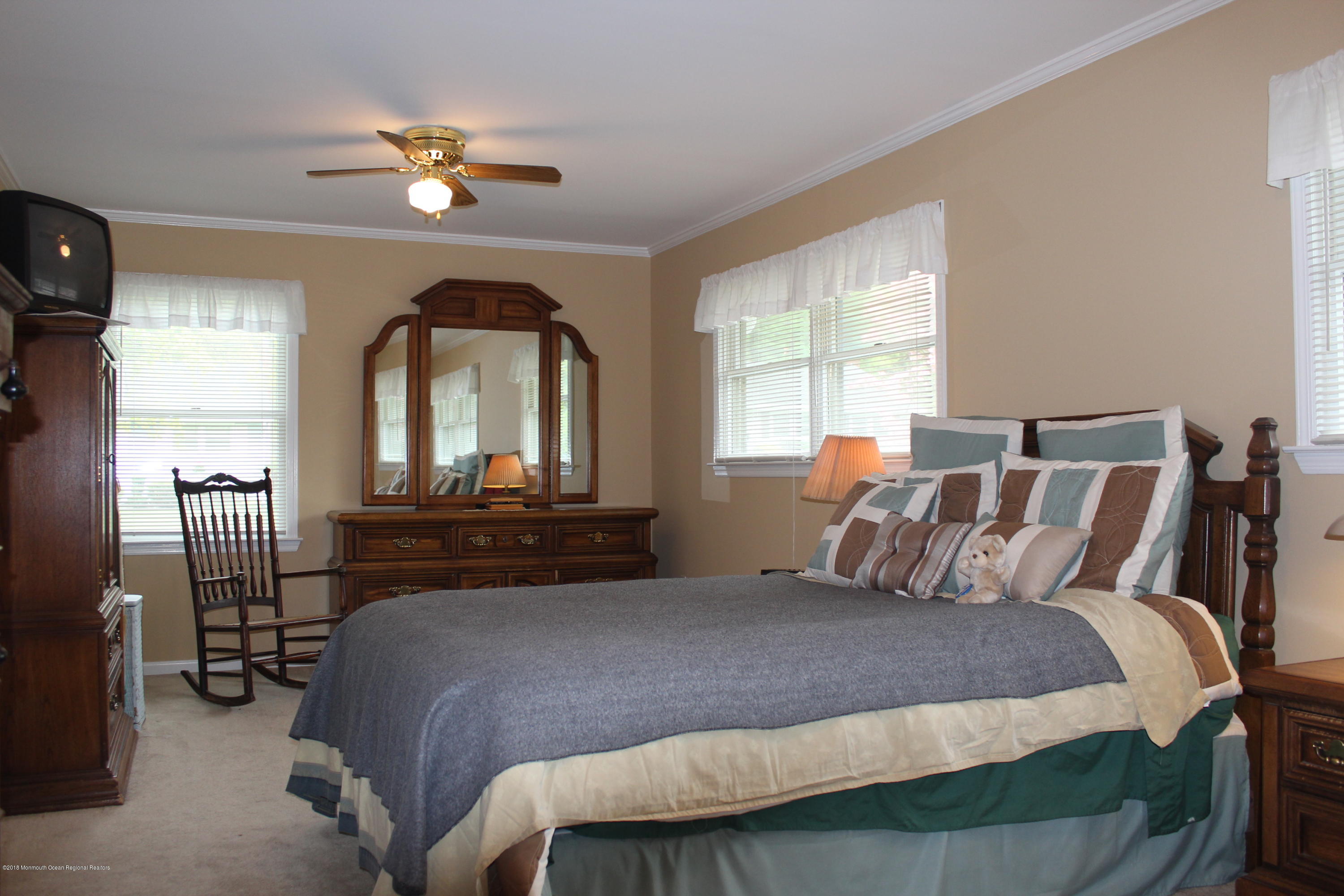 323 Edgemoor Road Belford, NJ 07718 - Photo 6 of 20 IMG_9080