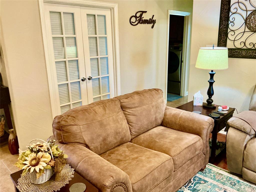 312 McAfee Street Mabank, TX 75147 - Photo 30 of 40 a living room with furniture and a lamp