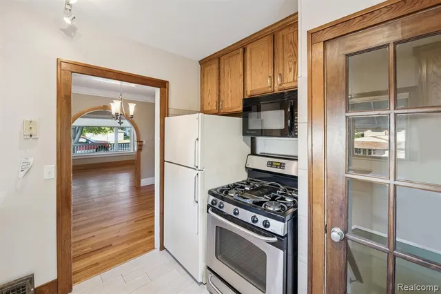 $3,000 | 624 East Main Street, Brighton, MI 48116