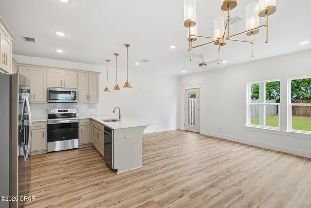 $2,200 | 924 Grace Avenue, Panama City, FL 32401