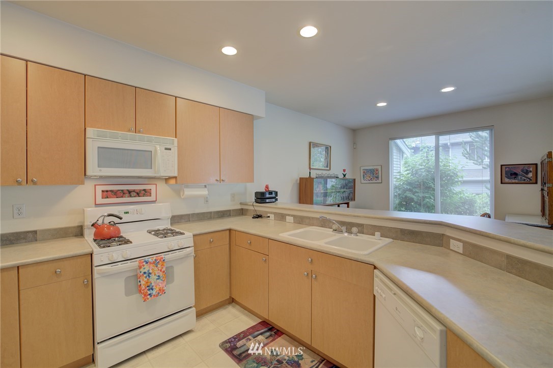 5009 Talbot Place South, Unit D Renton, WA 98055 - Photo 5 of 34 Gallery Image 5