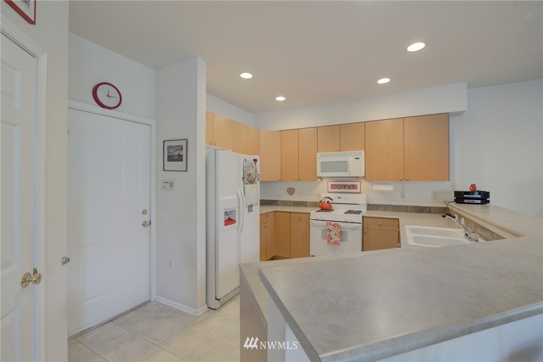 5009 Talbot Place South, Unit D Renton, WA 98055 - Photo 7 of 34 Gallery Image 7