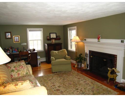 36 Morrison Road Wakefield, MA 01880 - Photo 3 of 13 Gallery Image 3