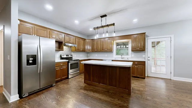 $399,900 | 2845 Hillcrest Drive, Centerville, TN 37033