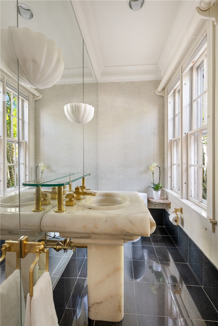 98 Congdon Street Providence, RI 02906 - Photo 10 of 35