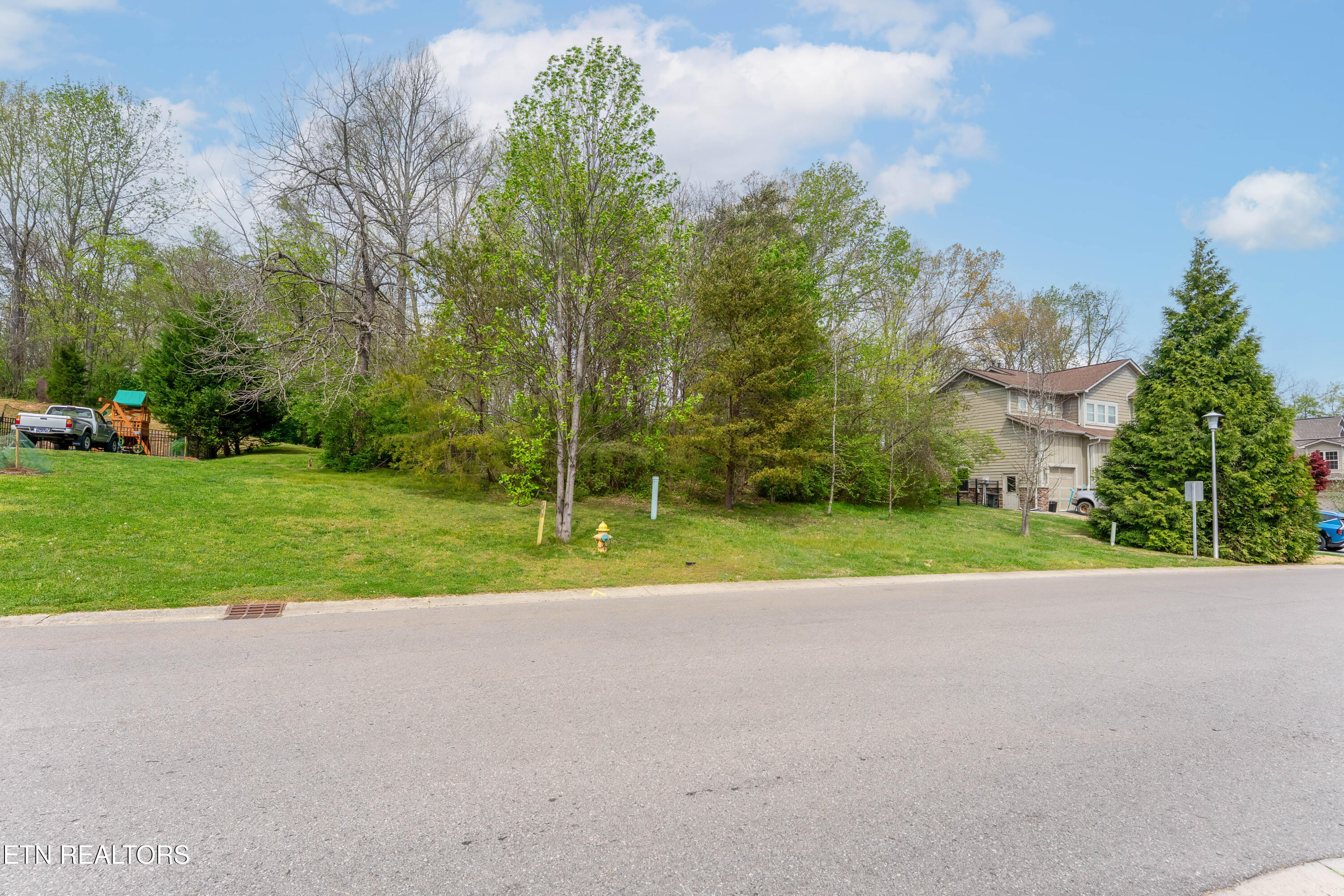 127 Crossroads Boulevard Oak Ridge, TN 37830 - Photo 3 of 15 _DSC0898-HDR-Edit-Edit