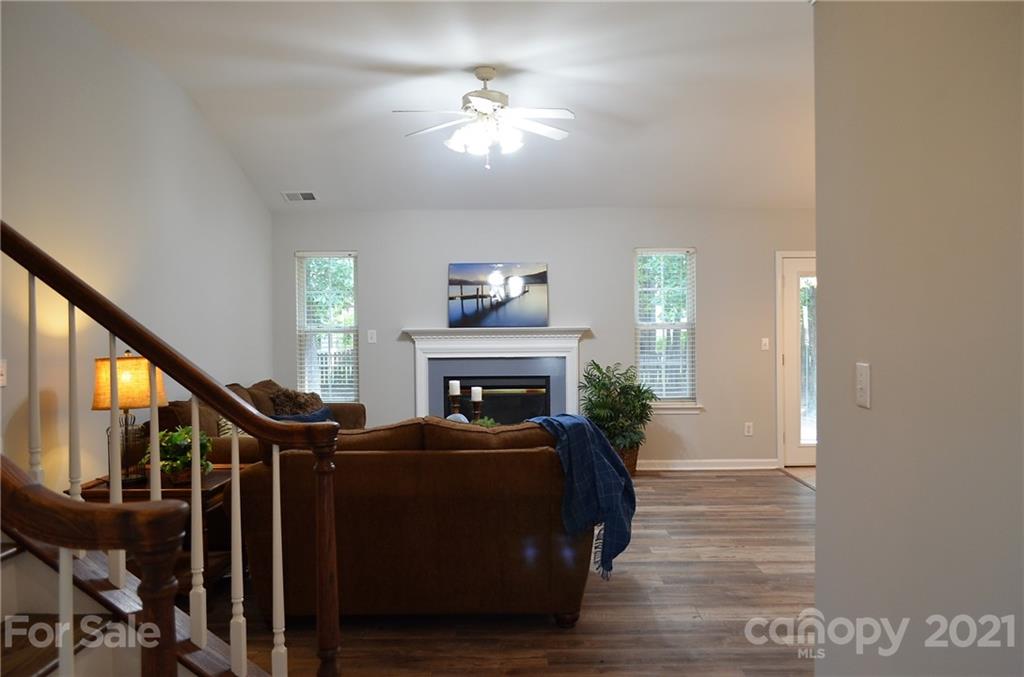 12322 Cardinal Point Road Charlotte, NC 28269 - Photo 4 of 48 Gallery Image 4