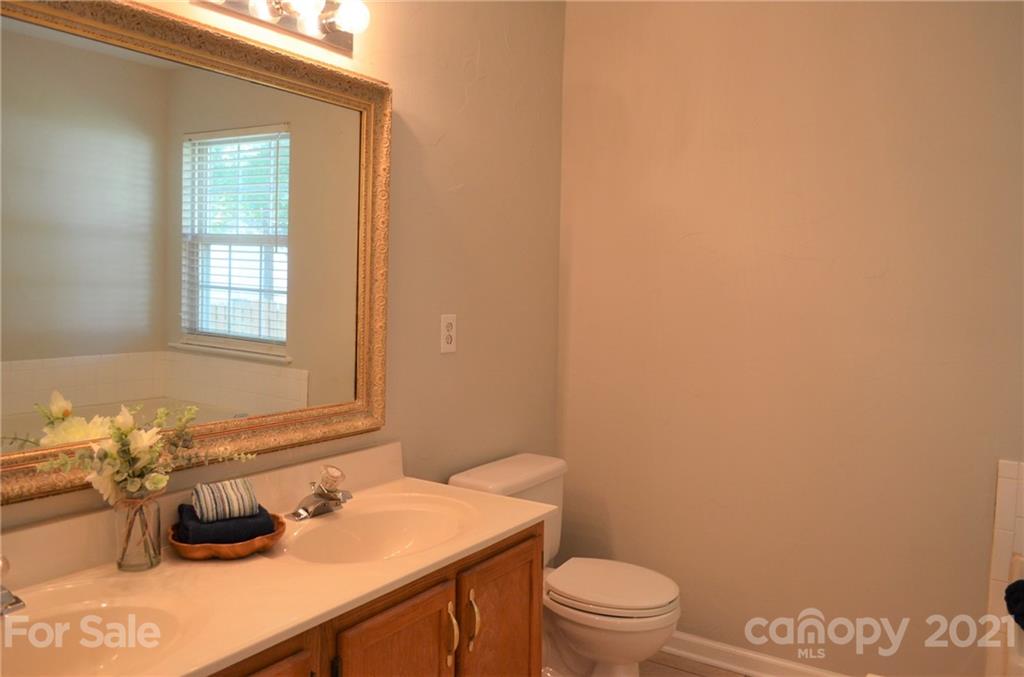 12322 Cardinal Point Road Charlotte, NC 28269 - Photo 31 of 48 Gallery Image 31