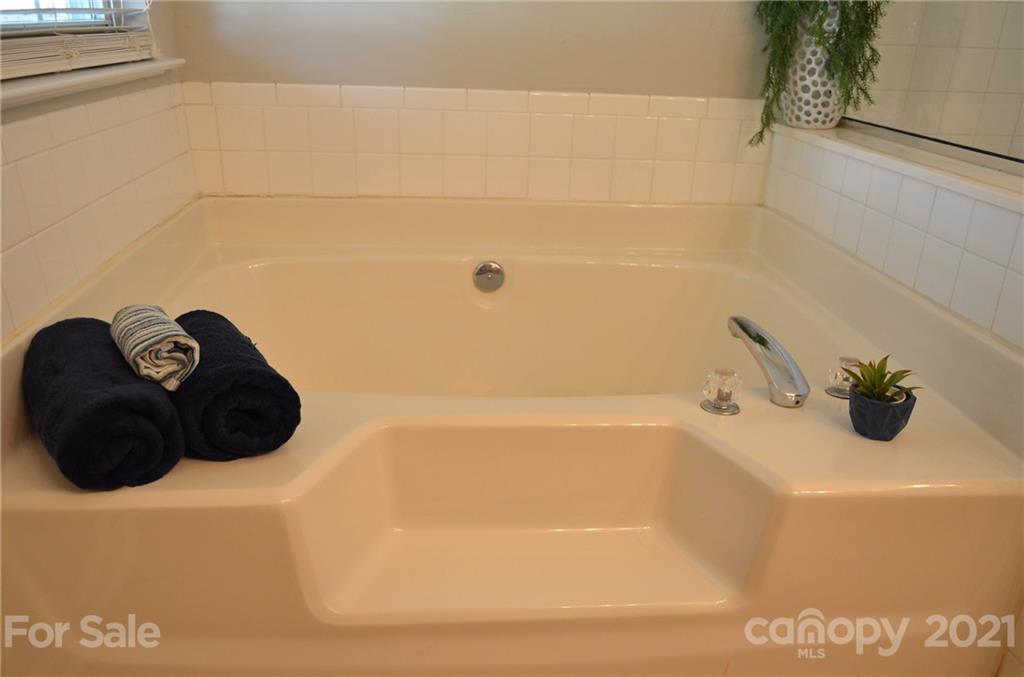 12322 Cardinal Point Road Charlotte, NC 28269 - Photo 33 of 48 Gallery Image 33