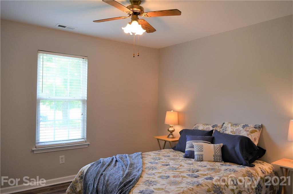 12322 Cardinal Point Road Charlotte, NC 28269 - Photo 38 of 48 Gallery Image 38