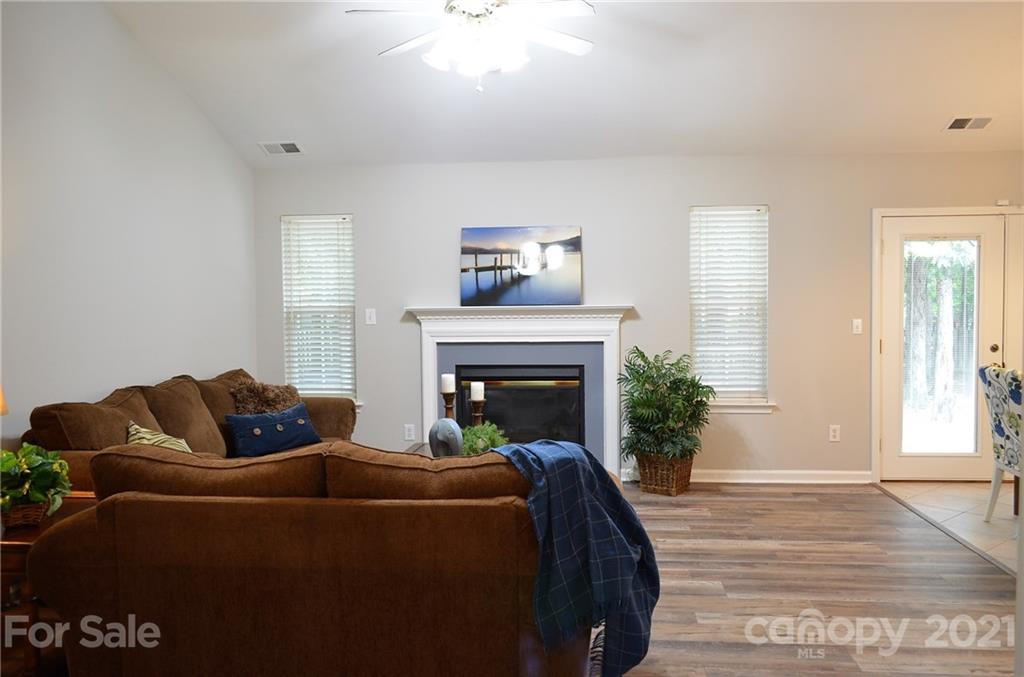 12322 Cardinal Point Road Charlotte, NC 28269 - Photo 5 of 48 Gallery Image 5