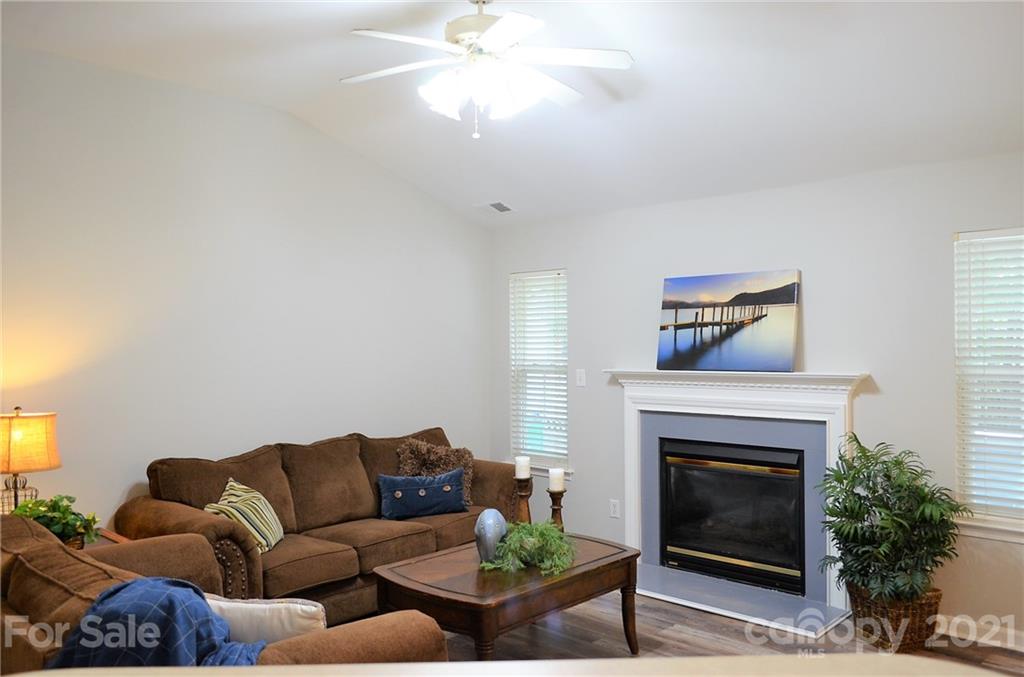 12322 Cardinal Point Road Charlotte, NC 28269 - Photo 8 of 48 Gallery Image 8