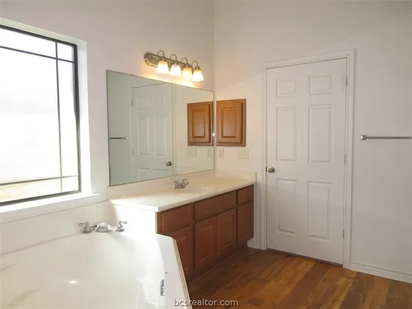 $2,100 | 1105 Hopewell Court, College Station, TX 77845